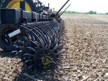 Yetter 3700 Series Ridge-Till Rotary Hoe